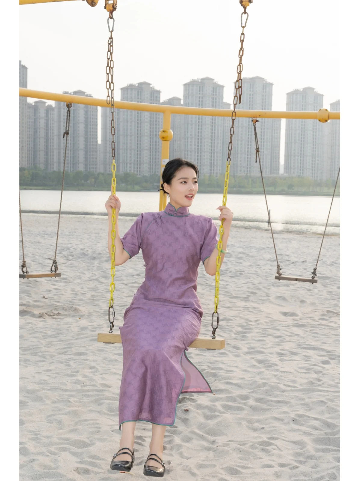 

Фиолетовое китайское платье-ципао с низким разрезом, длинное, не мнущееся, не облегающее, с четырьмя рукавами, для молодых женщин, летнее