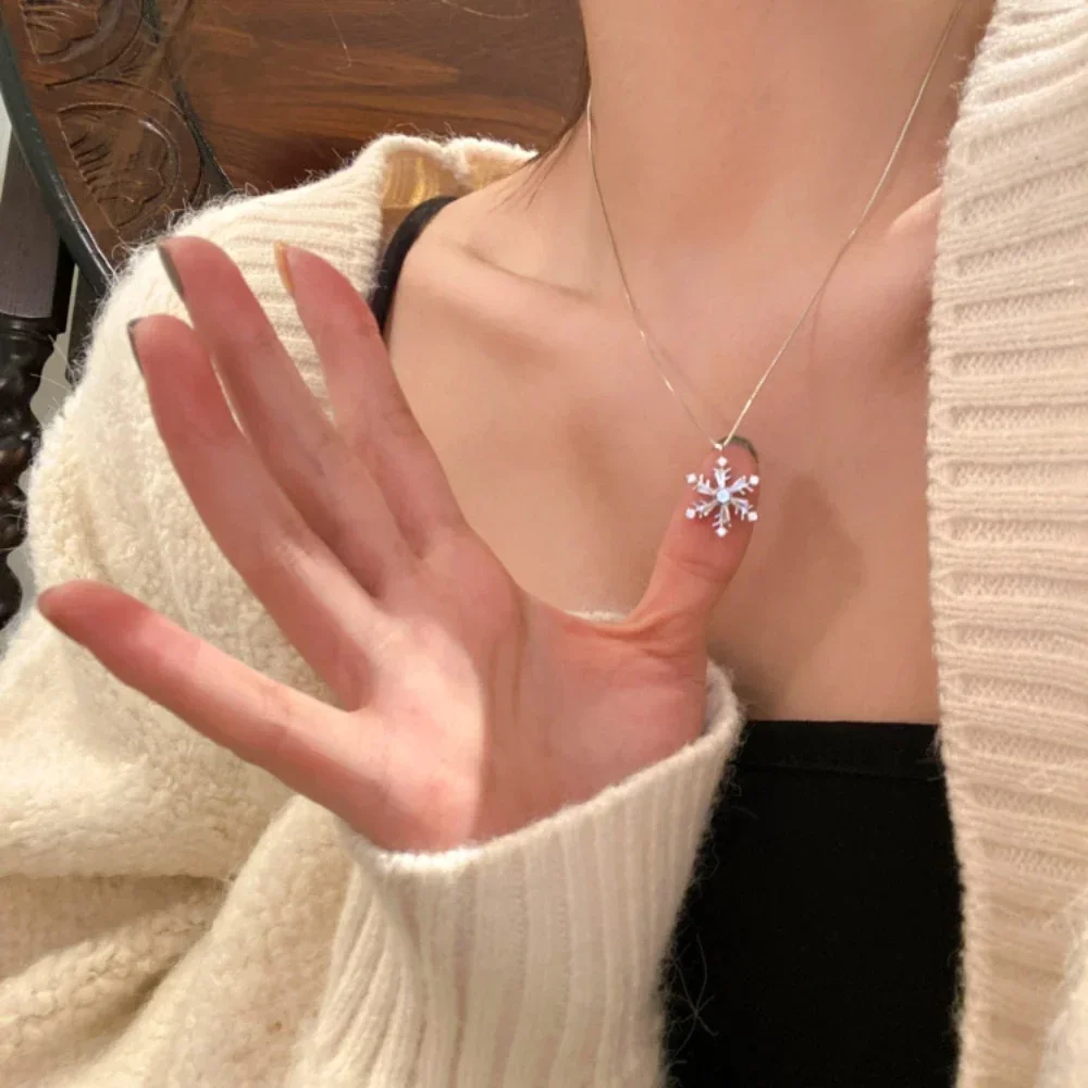 Fashion Rotatable Snowflake Pendant Christmas Necklace for Women Shiny Zircon Flower Necklace Christmas New Year Party Jewelry