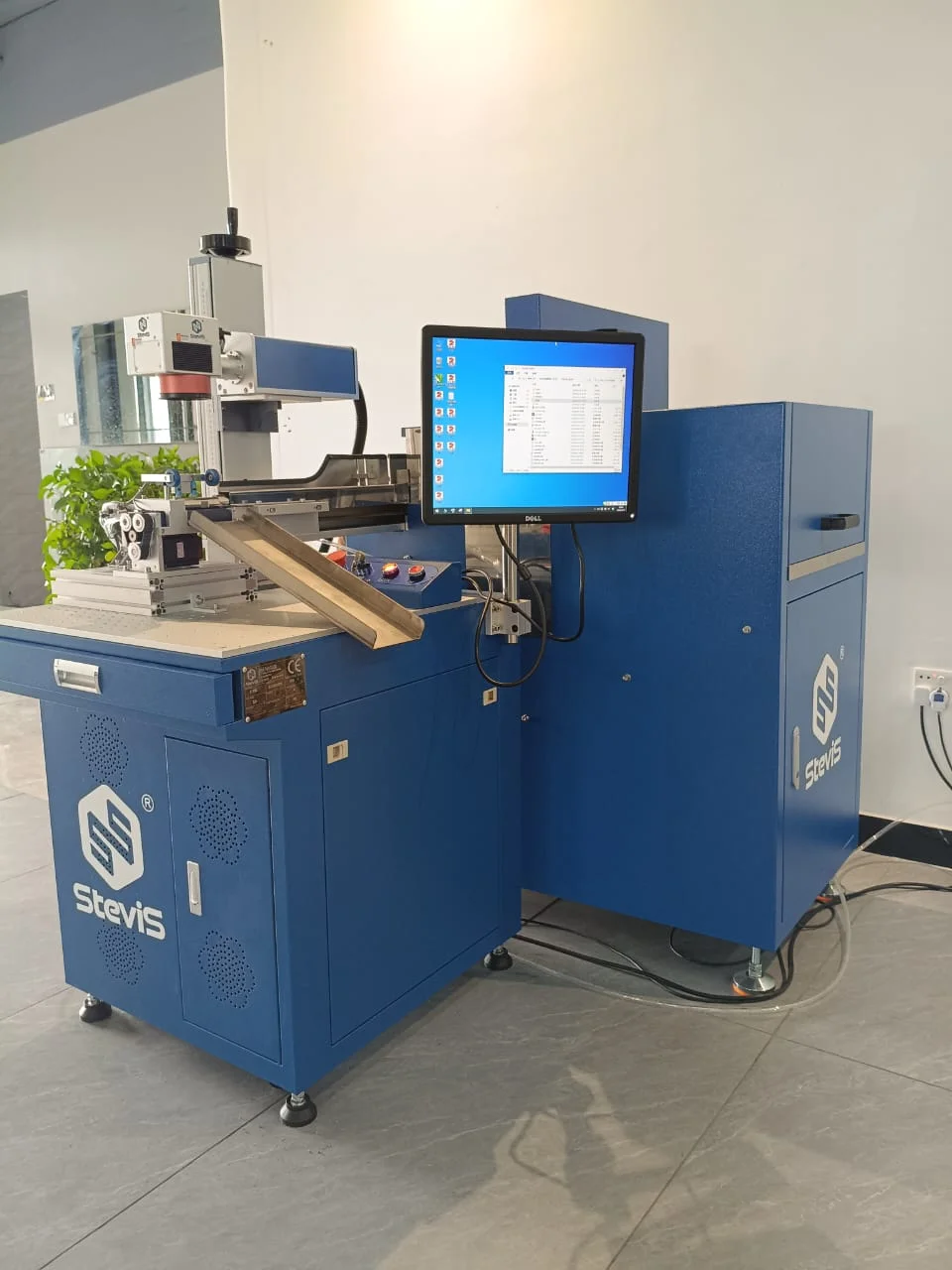 CCD Vision Automatic Recognition UV  Engraver, High-speed Batch Marking Production Machine