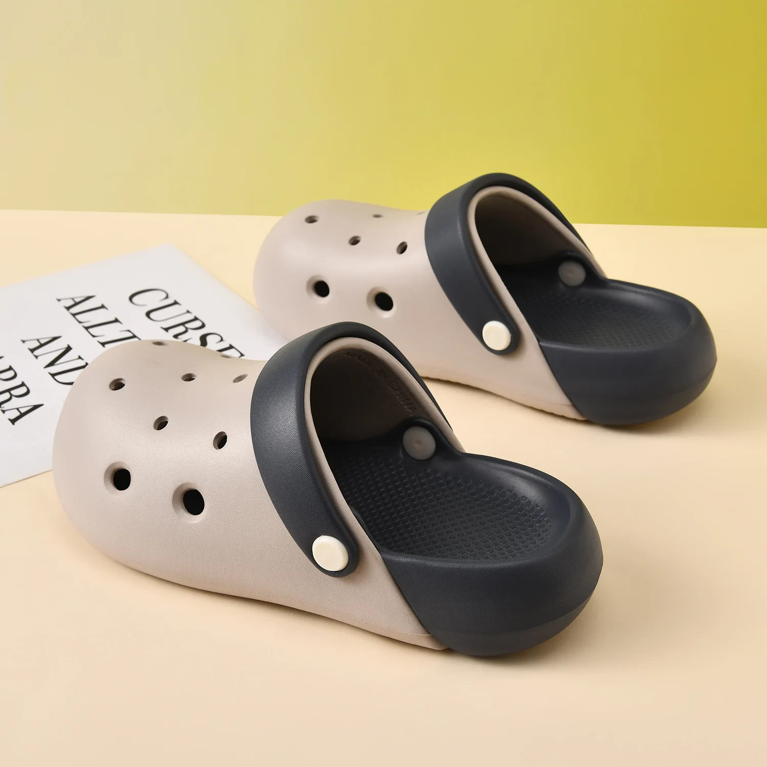

Thick-soled heightened stepping on shit hole shoes for women's summer new cute outer wear beach bag head two wear cool slippers