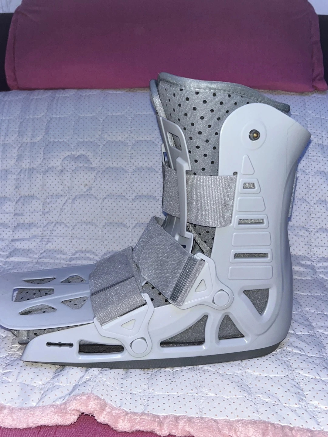 1Pcs Pneumatic Walking Boot-Adjustable Air Cam Walker for Ankle Fractures/Sprains, Lightweight Medical Boot with Air Pump