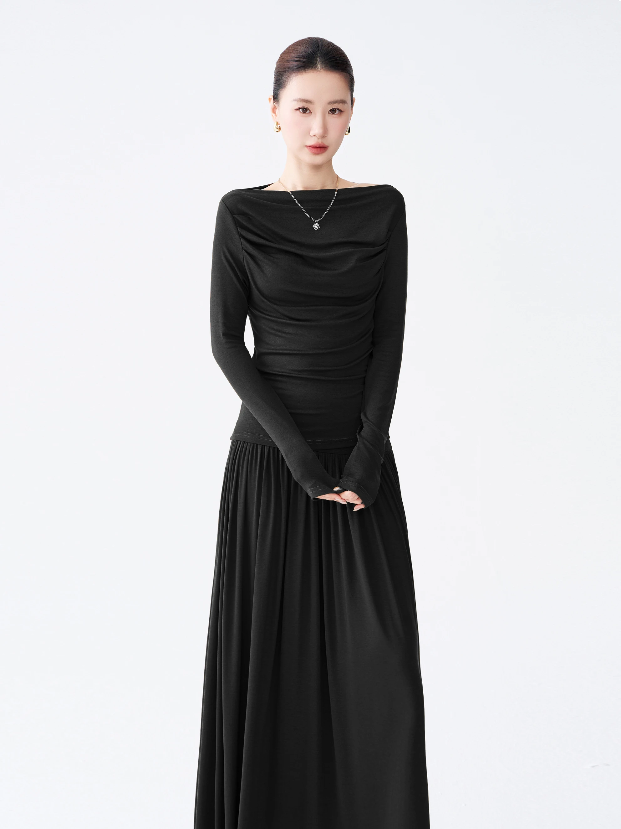 Minimalist Black One-Shoulder Knitted Set Women's High-End Feeling Pleated Long Sleeve Top Half-Skirt Elegant Two-Piece Set