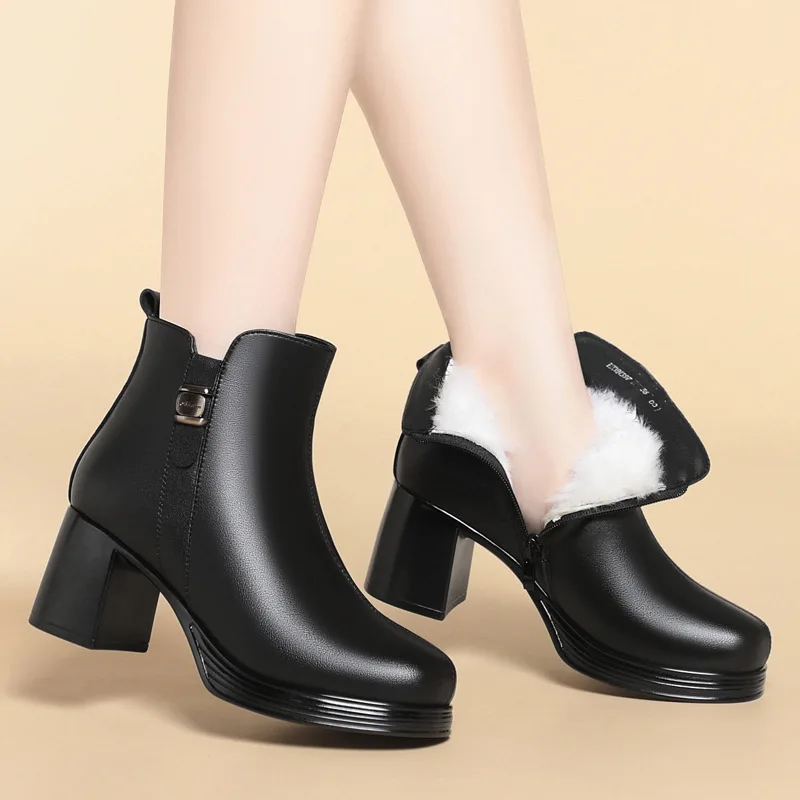 6 سنتيمتر كل مباراة أحذية نسائية أنيقة بوط من الجلد الطبيعي شتاء 2025 ميد كتلة الكعوب الدافئة قصيرة الفراء حذاء من الجلد لمكتب أمي