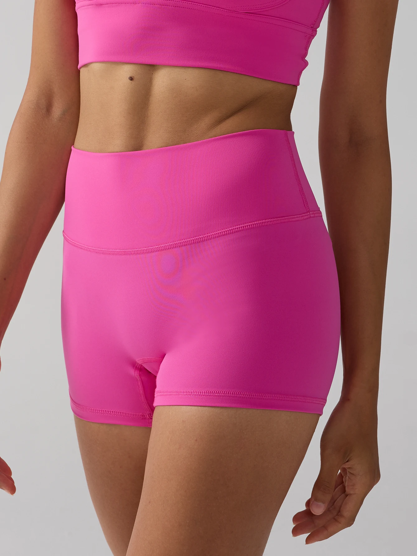 

Сексуальные однотонные женские шорты для йоги и фитнеса с высокой талией, эластичные, с эффектом подтяжки бедер, комфортные, быстросохнущие, для бега, велоспорта, йоги и спорта