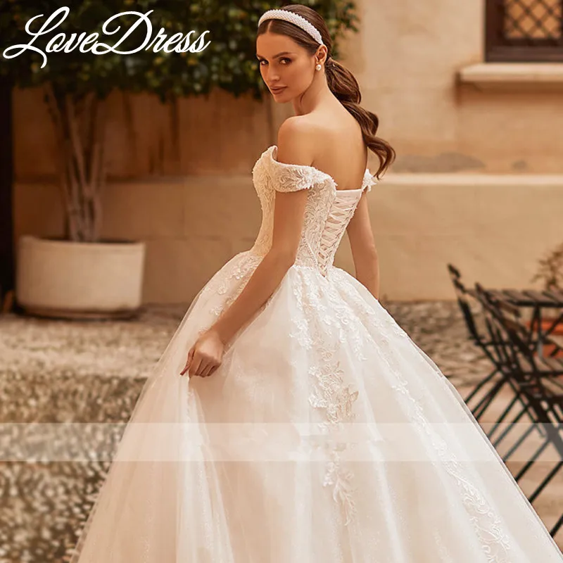 Lovedress ภาพที่แท้จริงรักชุดแต่งงานเปิดไหล่ลูกไม้ขึ้น appliques เจ้าสาวชุดไปงานเต้นรำศาลรถไฟ vestido de noiva