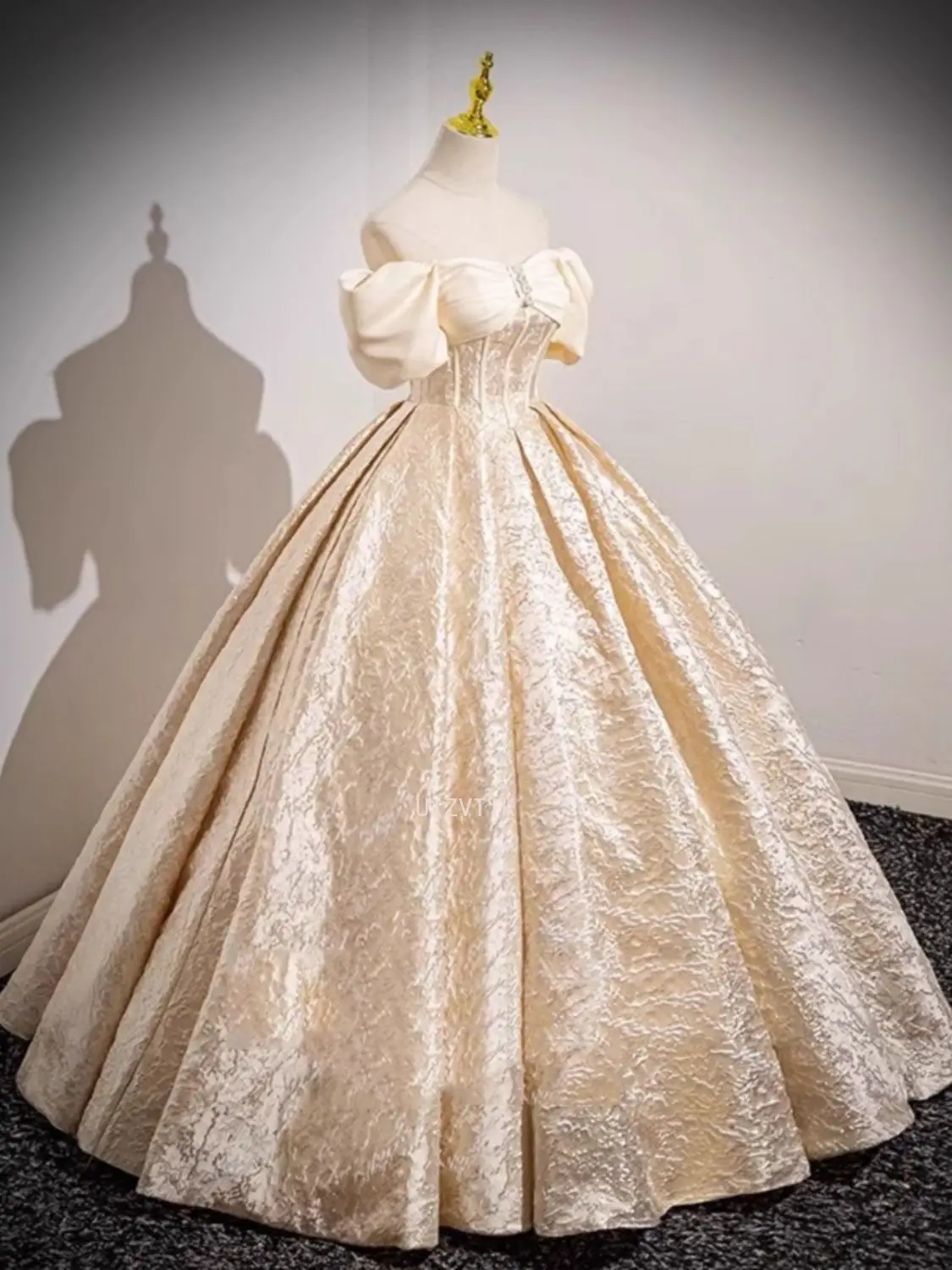 

Champagne Ball Gown Quinceanera Dresses Women Off Shoulder Puff Sleeve Prom Wedding Birthday Party Gowns Formal Occasion Dress