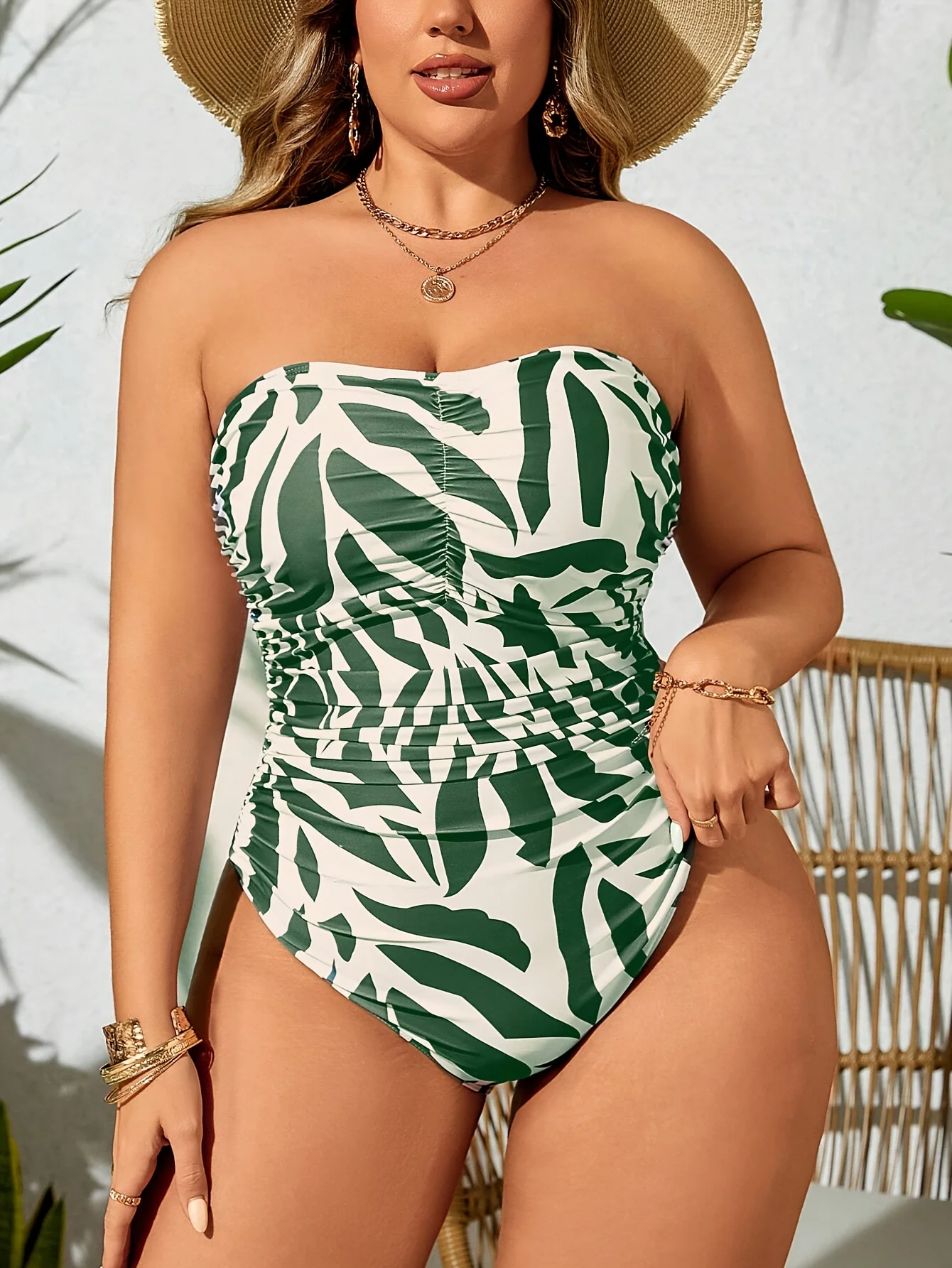 

2026 Новый структурированный цельный предмет больших размеров — ткань с рюшами, ремешок для спагетти, лестная одежда для бассейна и пляжа