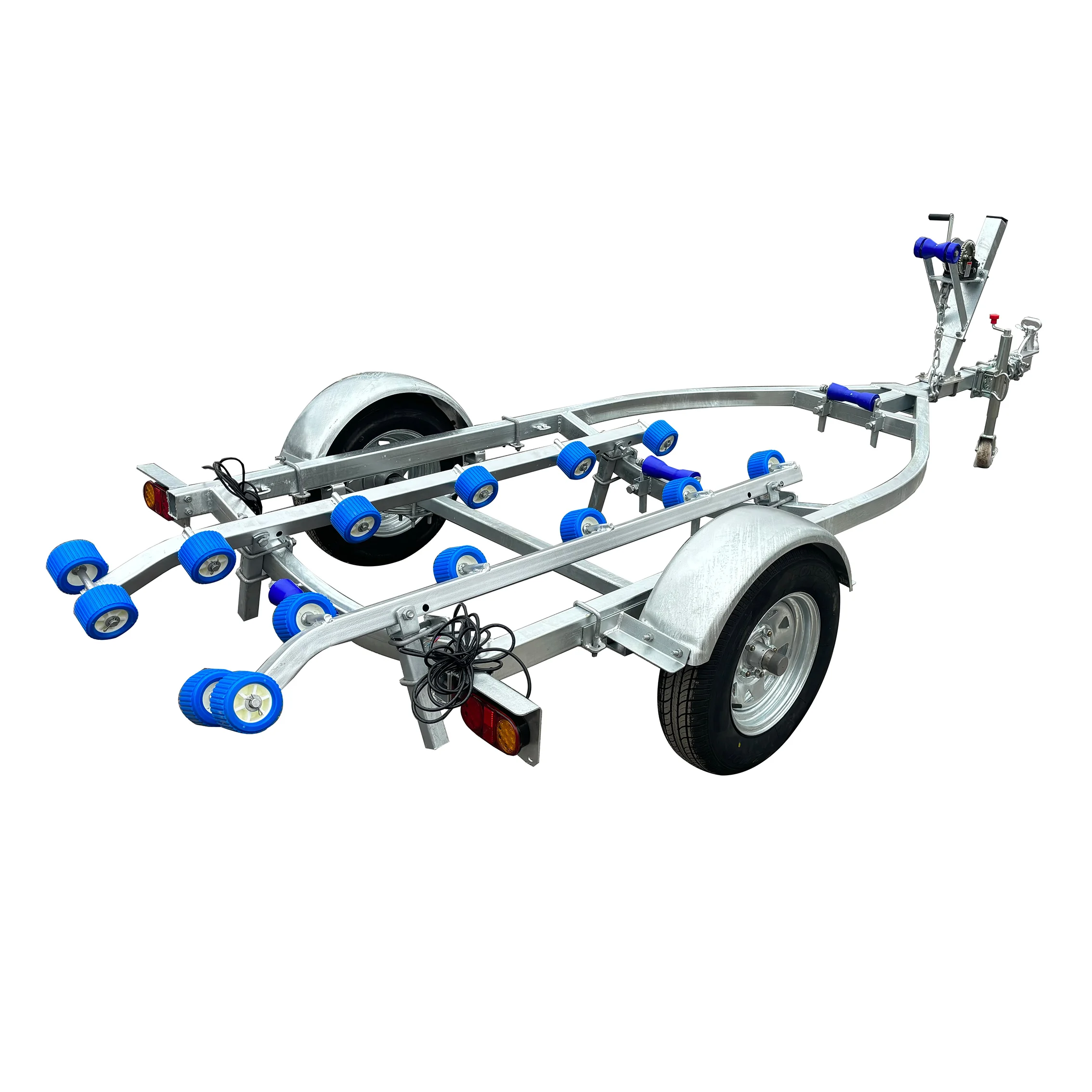 

Небольшой оцинкованный гидроцикл и прицеп для лодок длиной 3,9 м с одной осью и фиксированными роликами