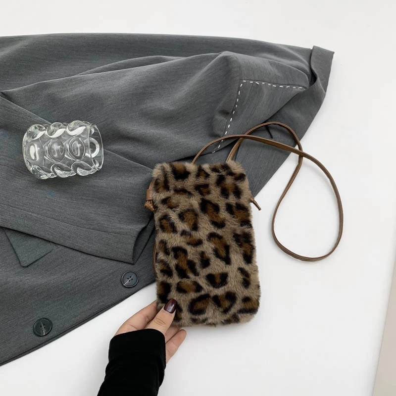 Mode Frauen Kuh Druck Mini Schulter Taschen Weibliche Winter Plüsch Unterarm Taschen Leopard Zebra Muster Flauschigen Tragetaschen Kleine Geldbörsen – Detail 24
