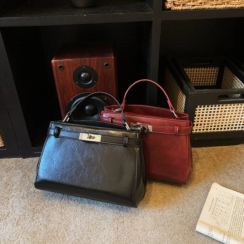 

Classic Elegant Diaper Bag Stylish Leather Clutch Unique Leisure Handbag for Ladies Vintage Shopping Party Tote