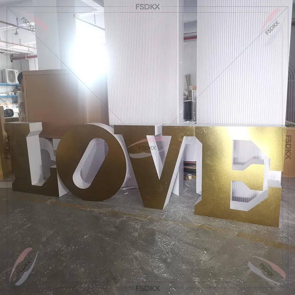 

Wedding LOVE Letter Golden Pvc Acrylic Bride and Groom Tables