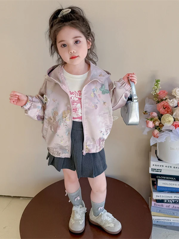 女の子の春秋ファッショナブルなロングスリーブ刺繍フード付きルーズトップトレンディなアウターウェア子供用レトロスレコート