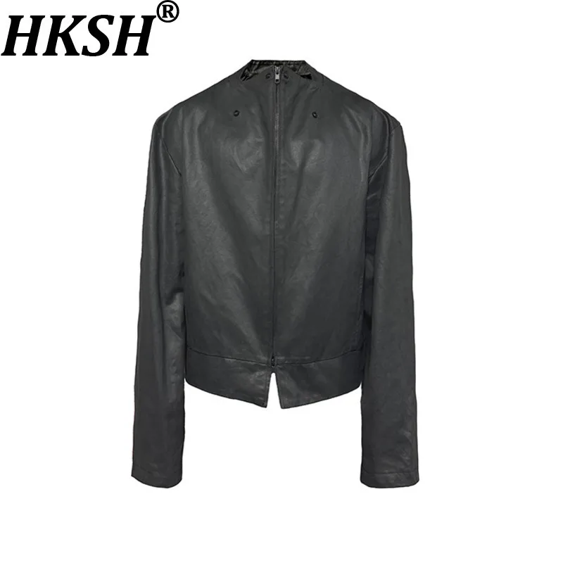 

HKSH Spring Autumn New Men's Irregular Collar Snap Button Split Hem Design Waxed PU Leather Jacket Trendy Dark Punk Coat HK13722