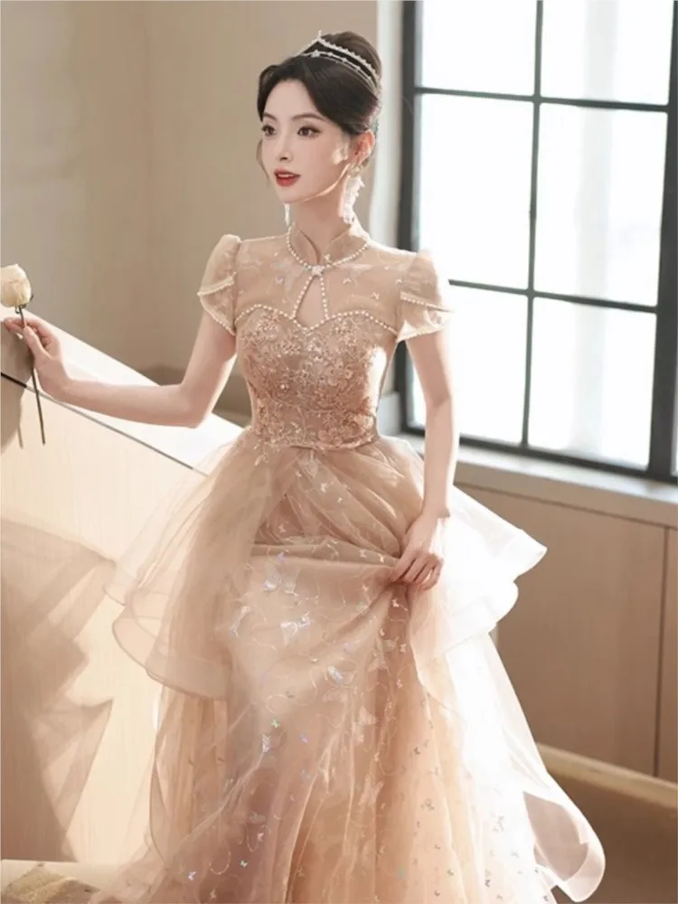 A new and elegant light luxury niche dress for art examination hosts