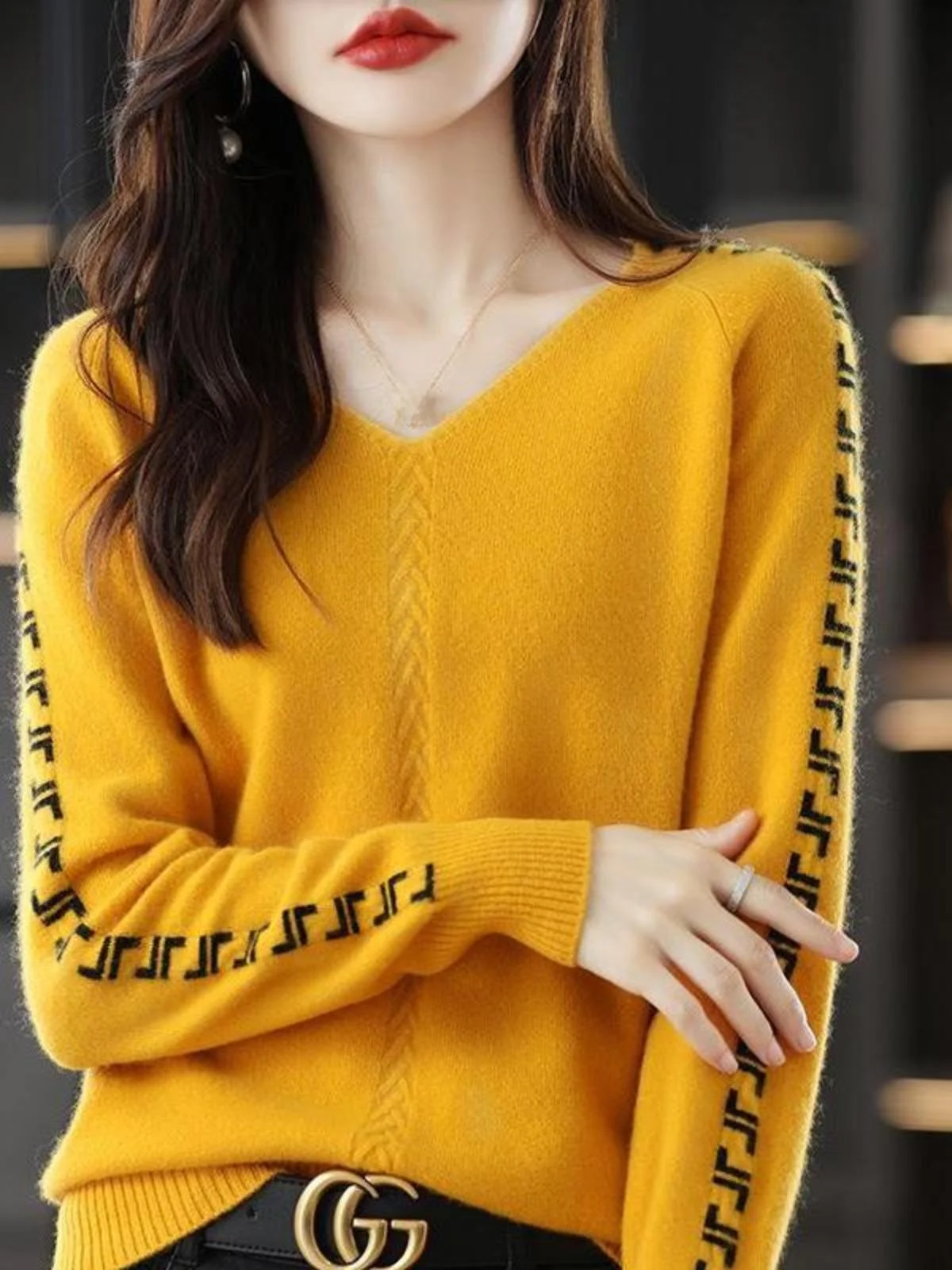 ルーズフィット レディース ニットセーター 長袖 Vネック シンプル スリム ベースレイヤートップ ファッションアクセサリー カラーピン付き 秋冬新作 A...