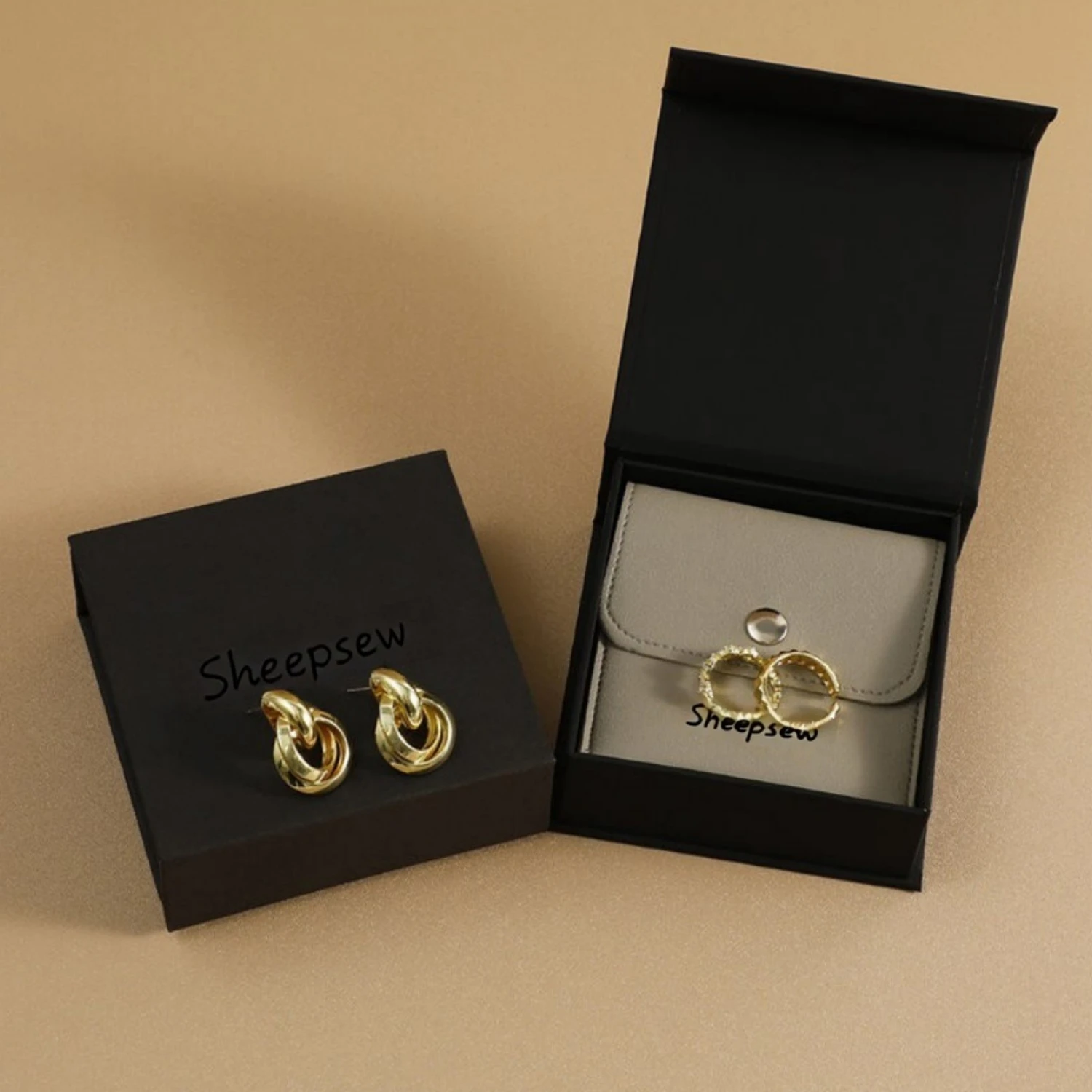 

20 шт., заводской черный, белый цвет, роскошная печатная бумага, упаковка для хранения подарков, ожерелье, кольцо, картон, магнитный индивидуальный логотип, ювелирные изделия