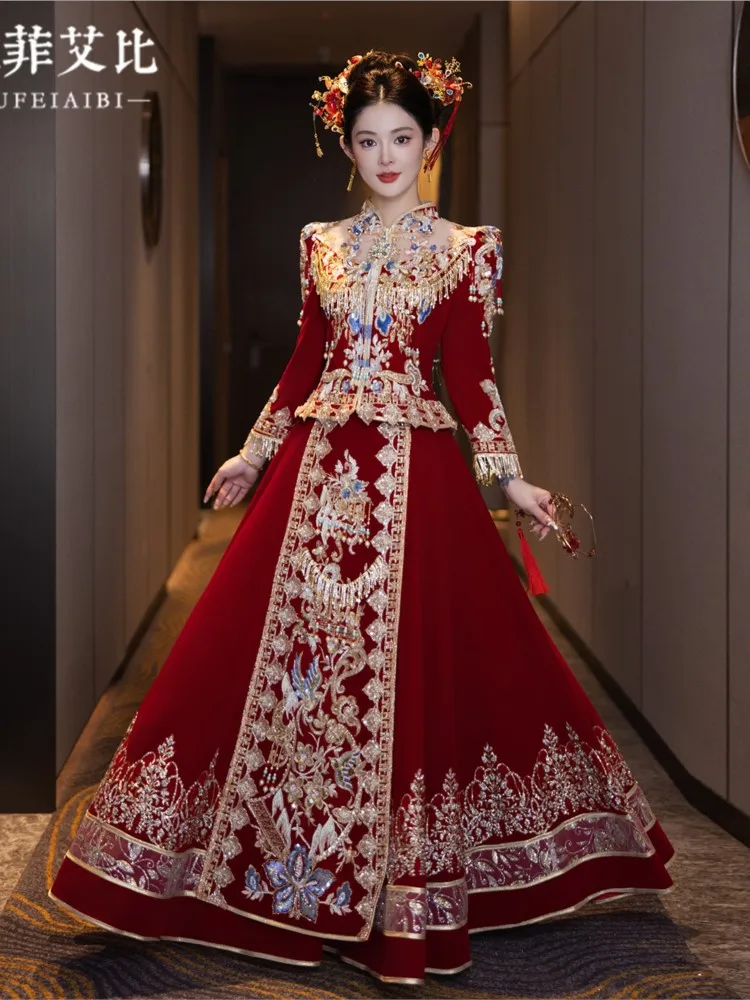 New Chinese-style wedding dress for brides luxurious and elaborate attire