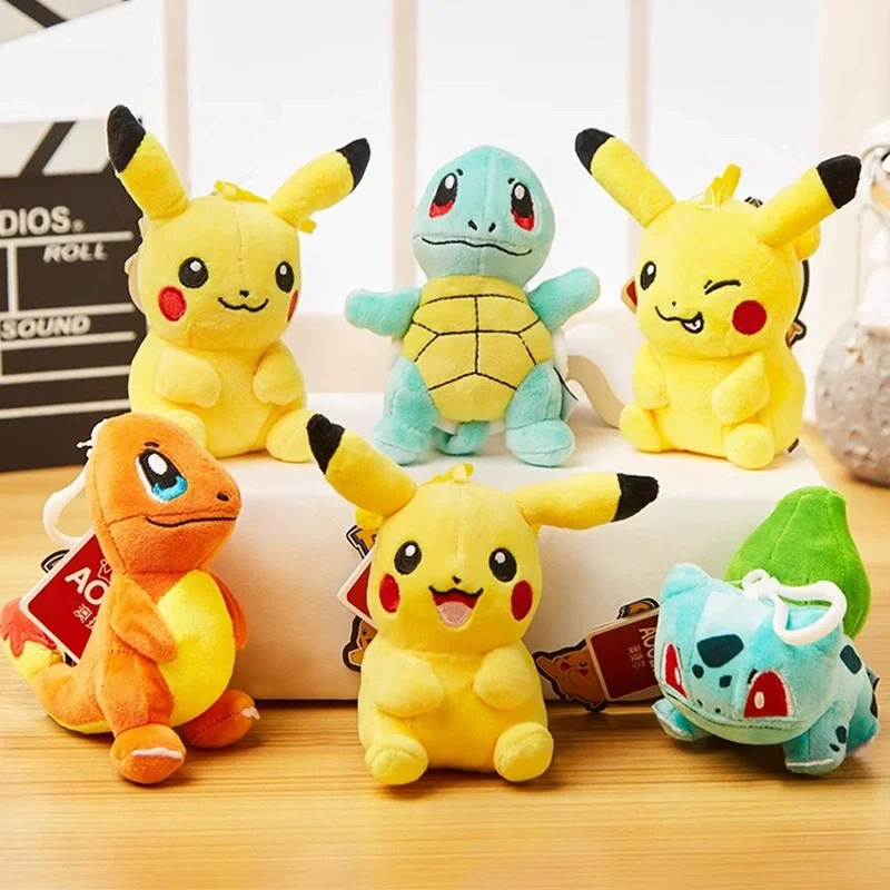 10cm Pokemon Pikachu colgante de felpa Charmander Bulbasaur Squirtle muñecos de peluche llavero mochila colgante niños regalos de cumpleaños