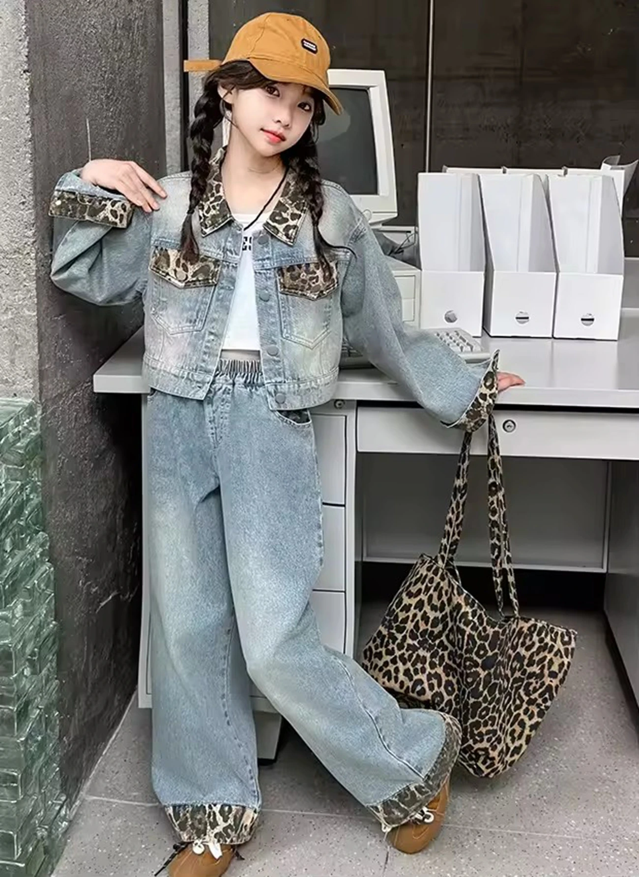 

Girls Denim Two-Piece Set Spring Autumn 2025 Korean Fashion Style Leopard-Print Edge Spring Collection Children's Clothing