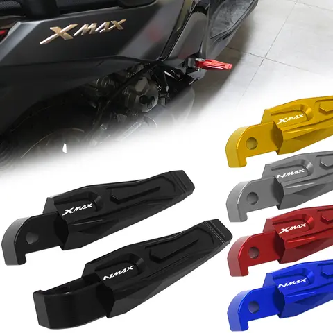 오토바이 액세서리 후면 발 페그는 YAMAHA XMAX300 XMAX 300 XMAX250 2017 2018 2019-2023 2024 용 승객 발판 CNC에 달려 있습니다.