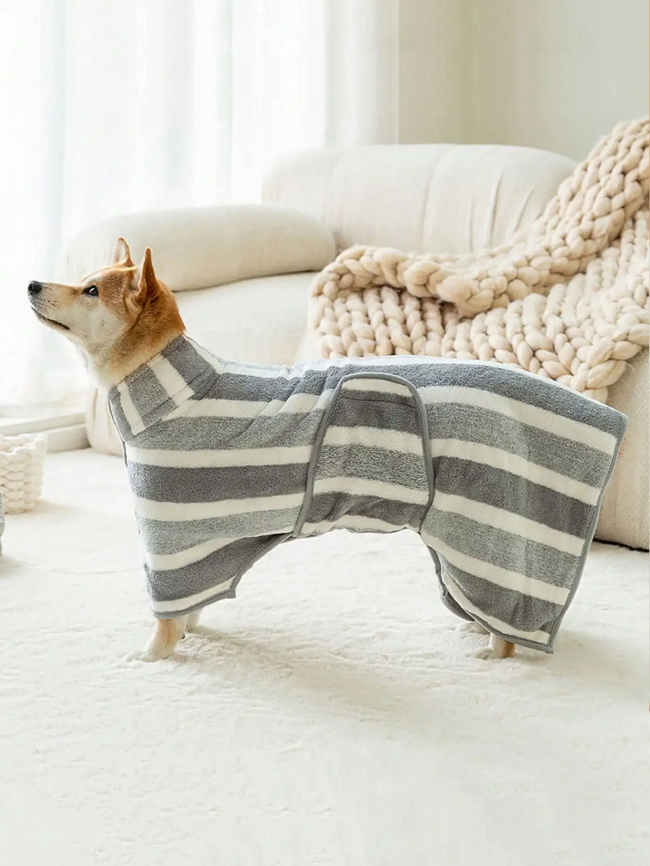 

Quick Drying Dog Bath Towel Soft Absorbent Bathrobe for Medium Large Dogs Cats