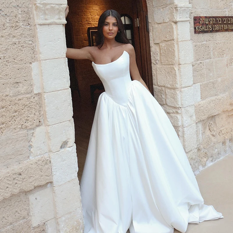 Eightree White A-Line Satin Wedding Dresses Strapless Sleeveless Sweep Train Bridal Long Evening Wedding Prom Gowns Customized