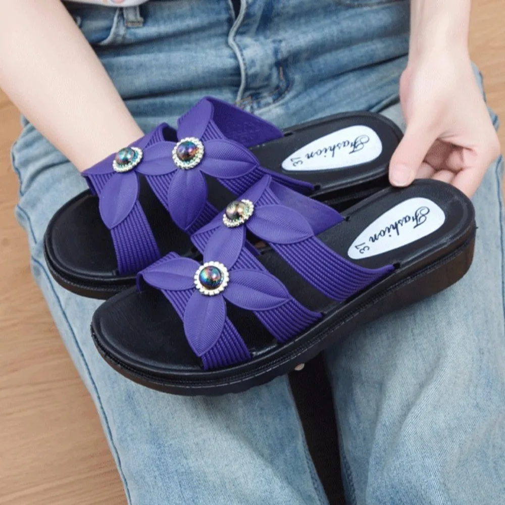 

Casual PVC Flower Slippers Women Pearl Beachwear Platform Flip Flops Anti Slip Shoes Flat Slides Sandals Outdoor Indoor
