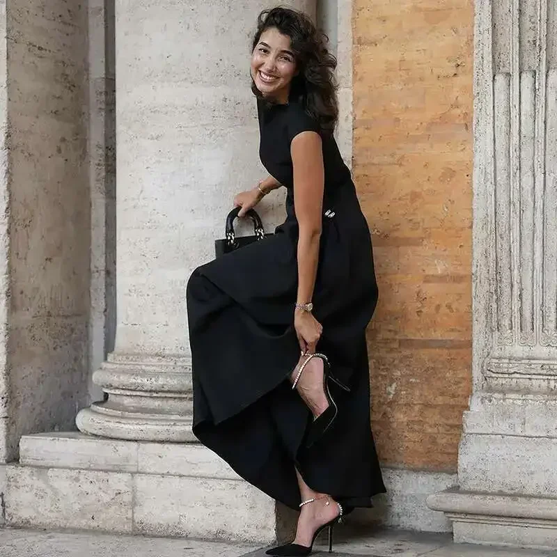 Sommerliches, neues, ärmelloses Damenkleid in Uni-Farbe, tailliert, lässiges Midikleid – Detail 14