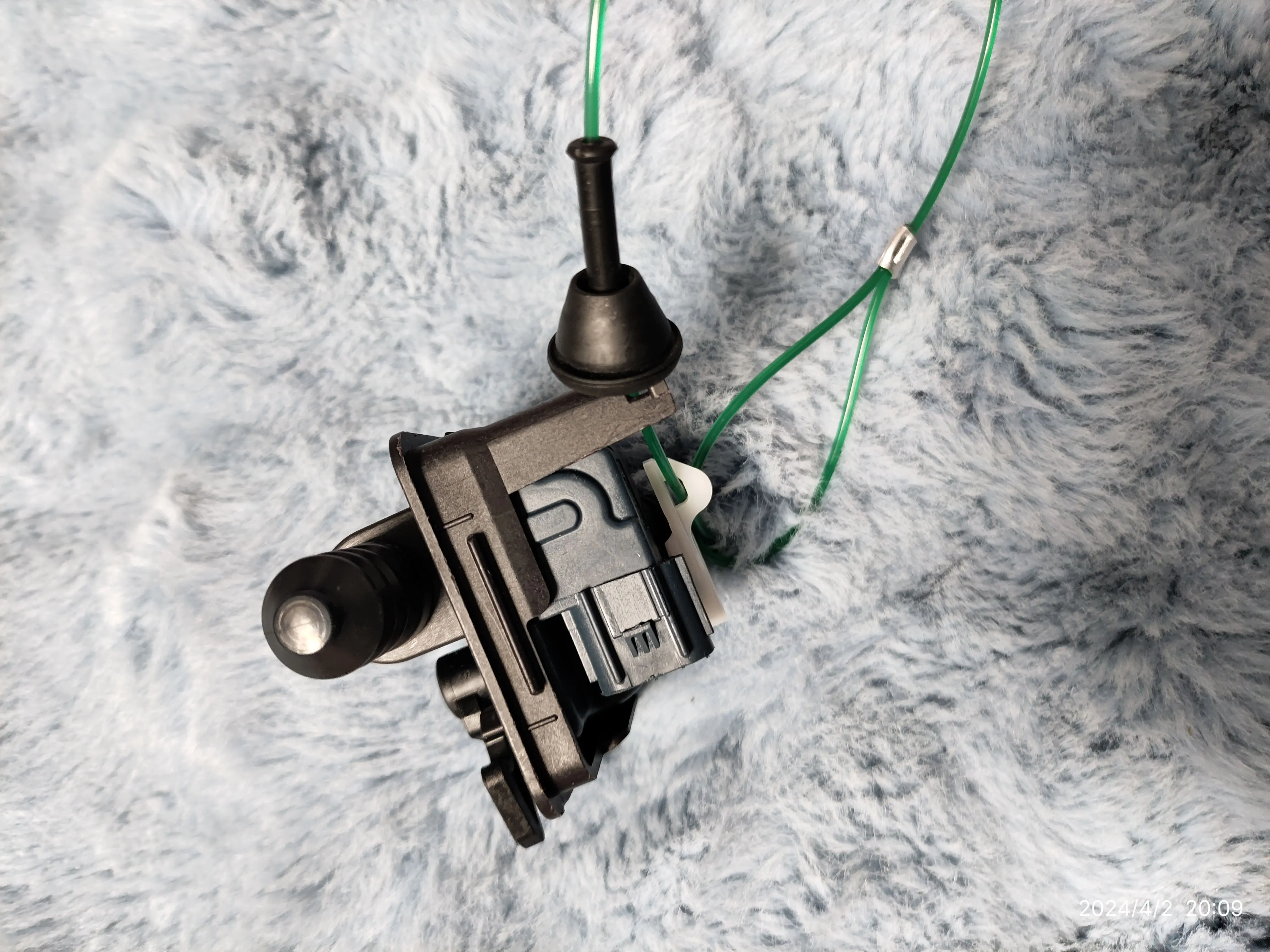 civic-haila-reservoir-de-carburant-moteur-ouvert-reservoir-de-carburant-moteur-reservoir-de-carburant-installation-ouverte-bouchon-de-ravitaillement-moteur-pur-original-usine