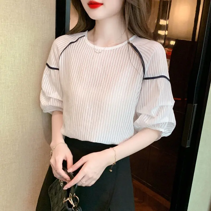 2023 New Summer Fashion Trend Commuting Minimalist Round Neck Striped Patchwork Short Sleeved Top Casual Loose Fitting Shirt