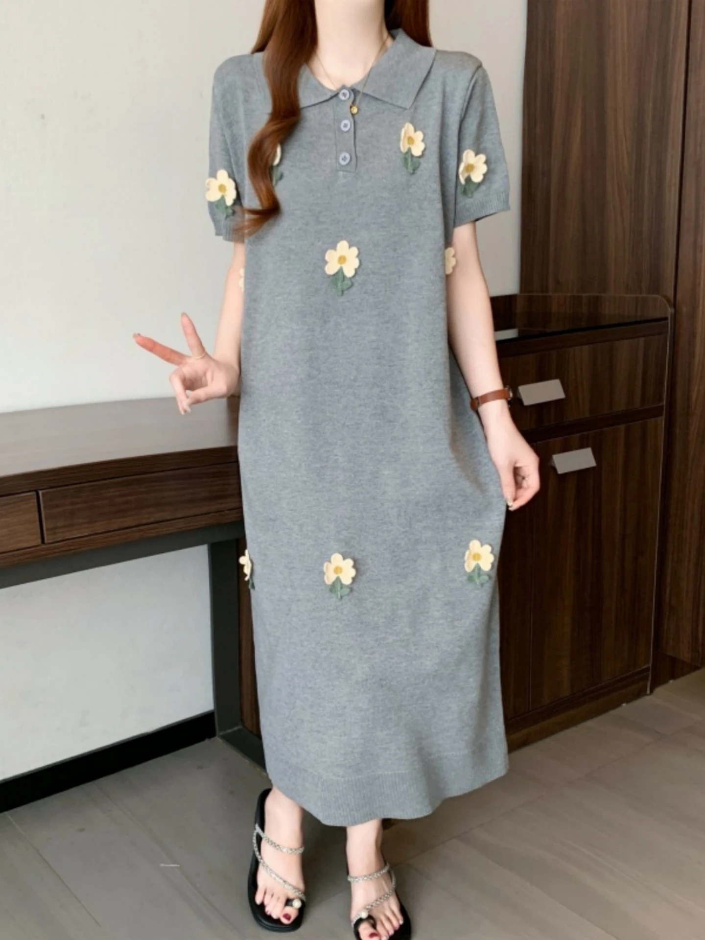 Vestido de verano de punto de seda helada con cuello para mujer, holgado, favorecedor, talla grande, que oculta la barriga, falda larga con flores 3D, cómodo y suave.