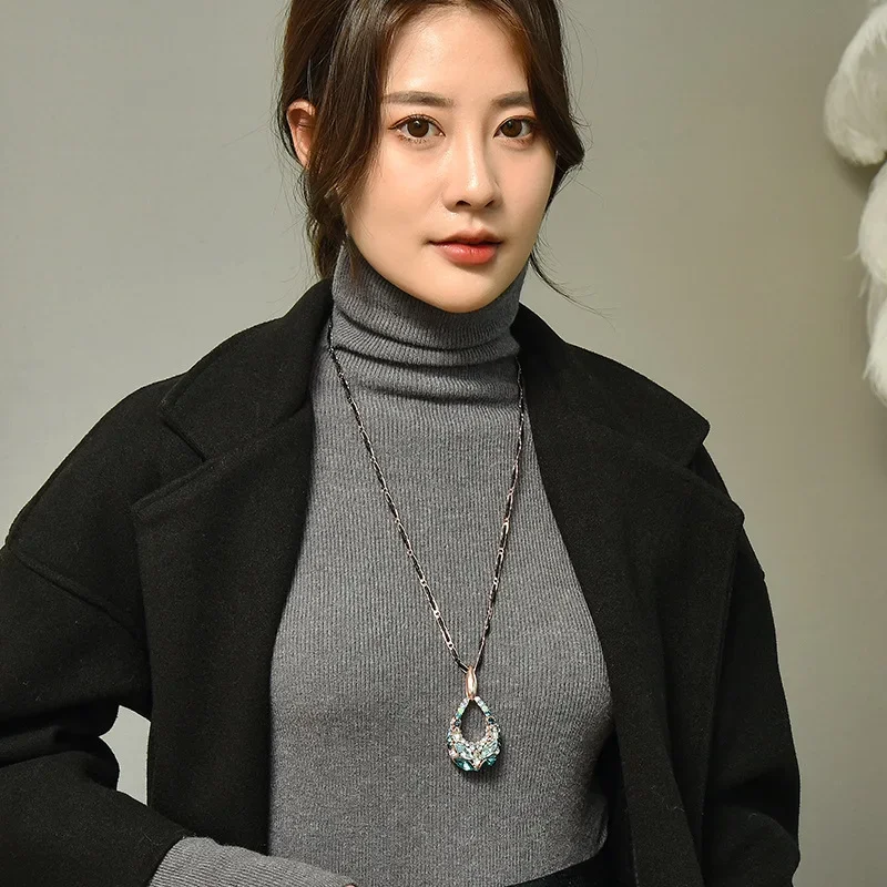 2025年ティアドロップクリスタルセーターチェーンロングネックレス、多用途、ハイエンドバロックネックレスアクセサリー、秋冬向け