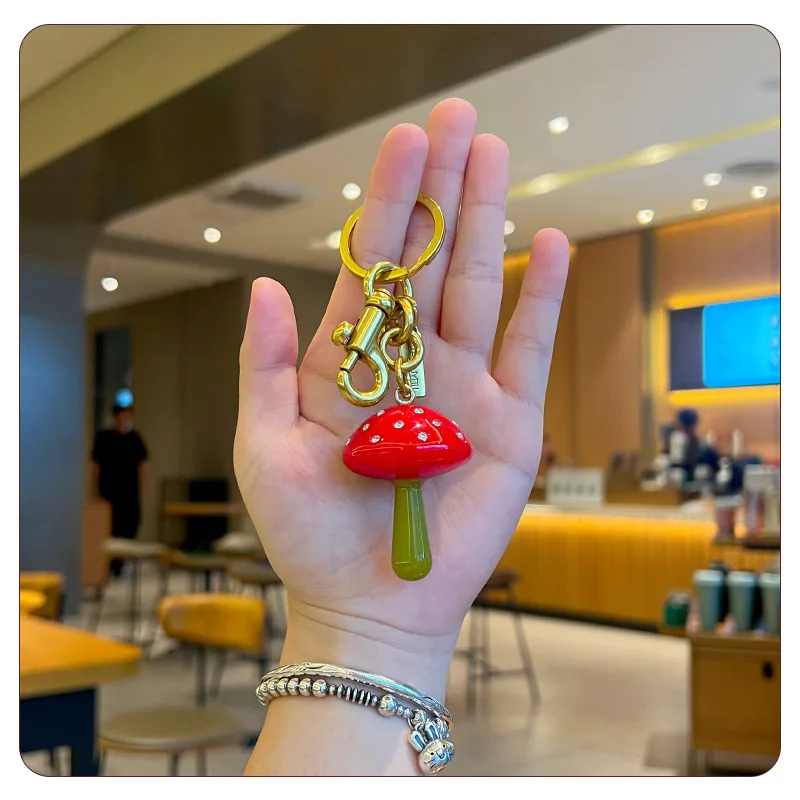 ضوء فاخر لطيف الفطر الصغير سيارة المفاتيح المتخصصة حقيبة الموضة قلادة هدية رائعة الإبداعية شنقا الديكور