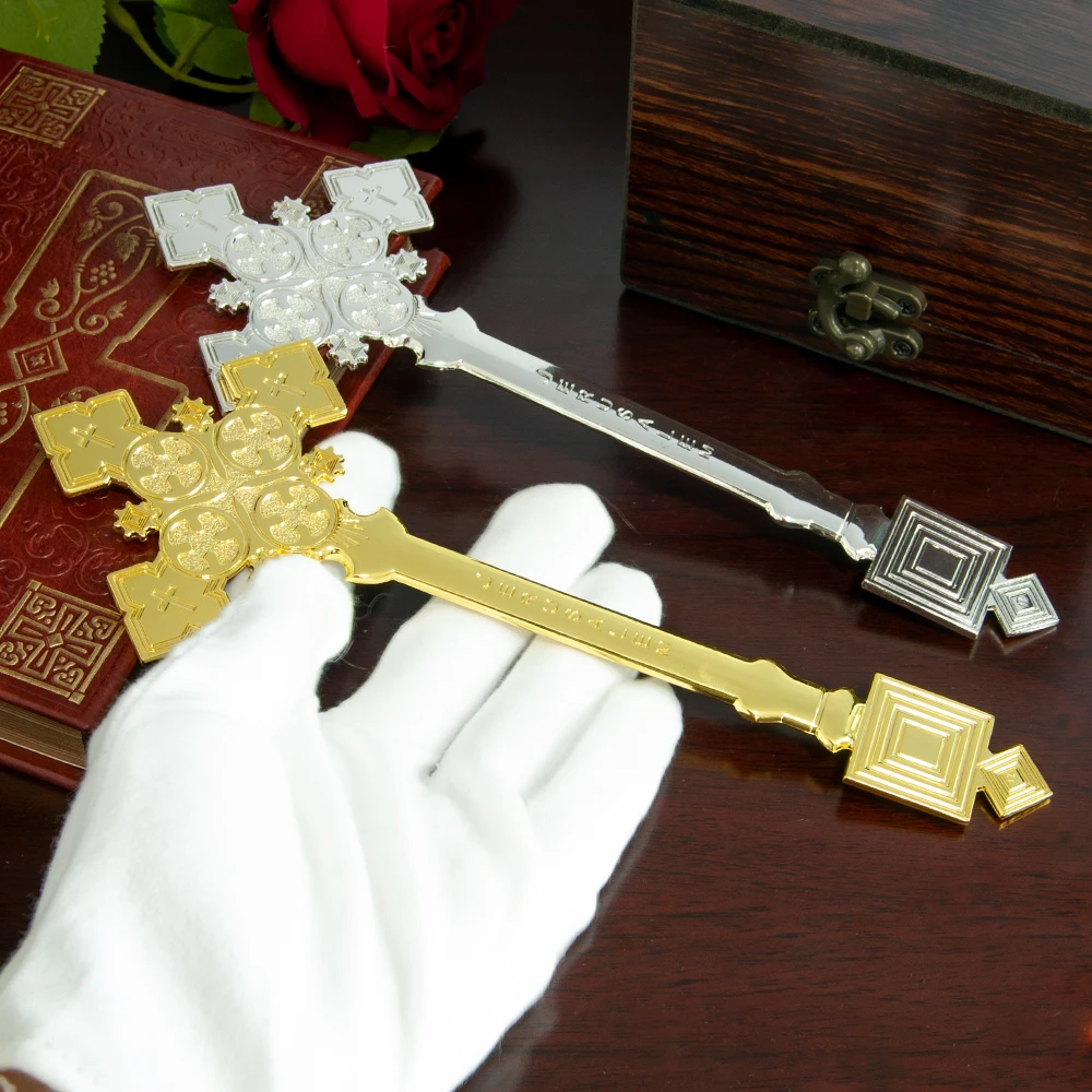 Christian Cross Church Prayer Ceremony Items Carrying Lightweight Alloy Material, Exquisite Carvings, Festival Gifts