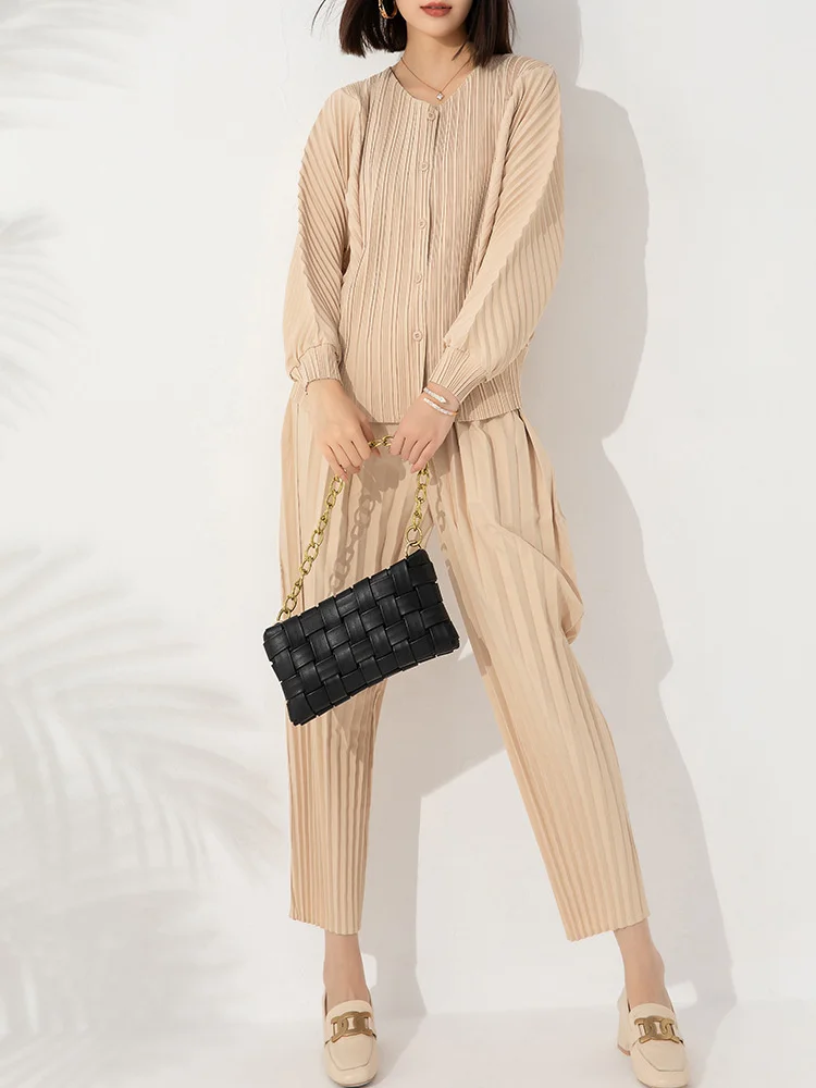Miyake Fashion Casual Suit Women's 2023 Autumn Loose Round Neck Single-Breasted Jacket Small Foot Nine-Point Pants Two-piece Set