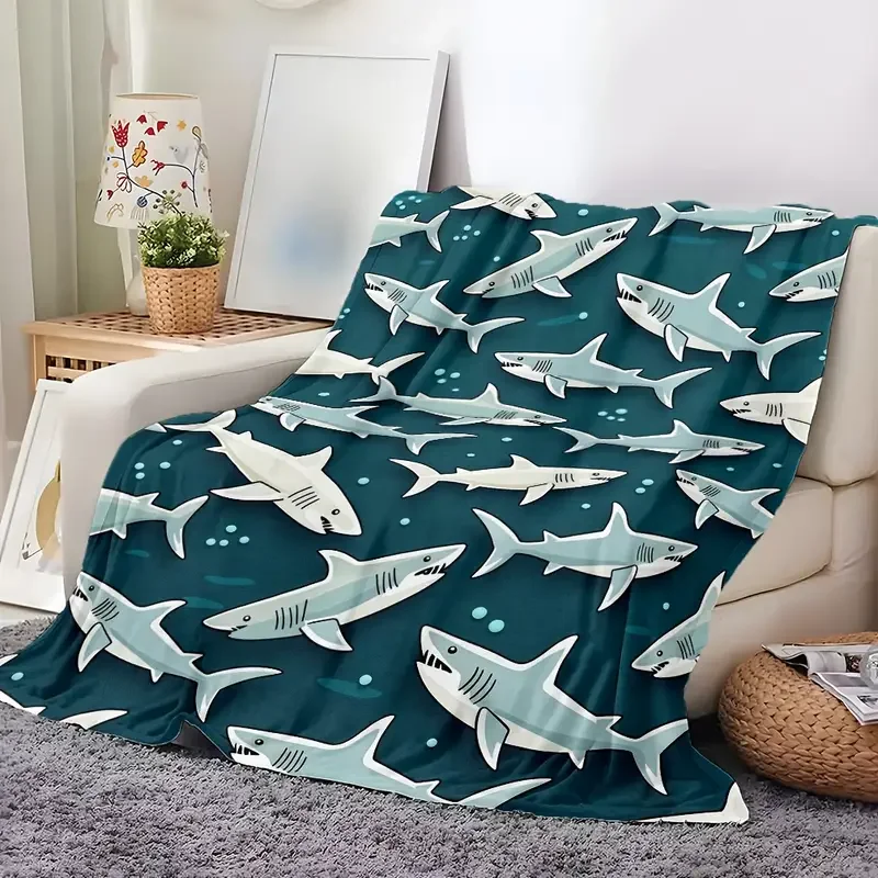 بطانية من الفلانيل بنمط القرش باللون الأزرق الداكن - مناسبة لجميع المواسم، مثالية للتخييم والسفر والسرير وعيد الميلاد #3