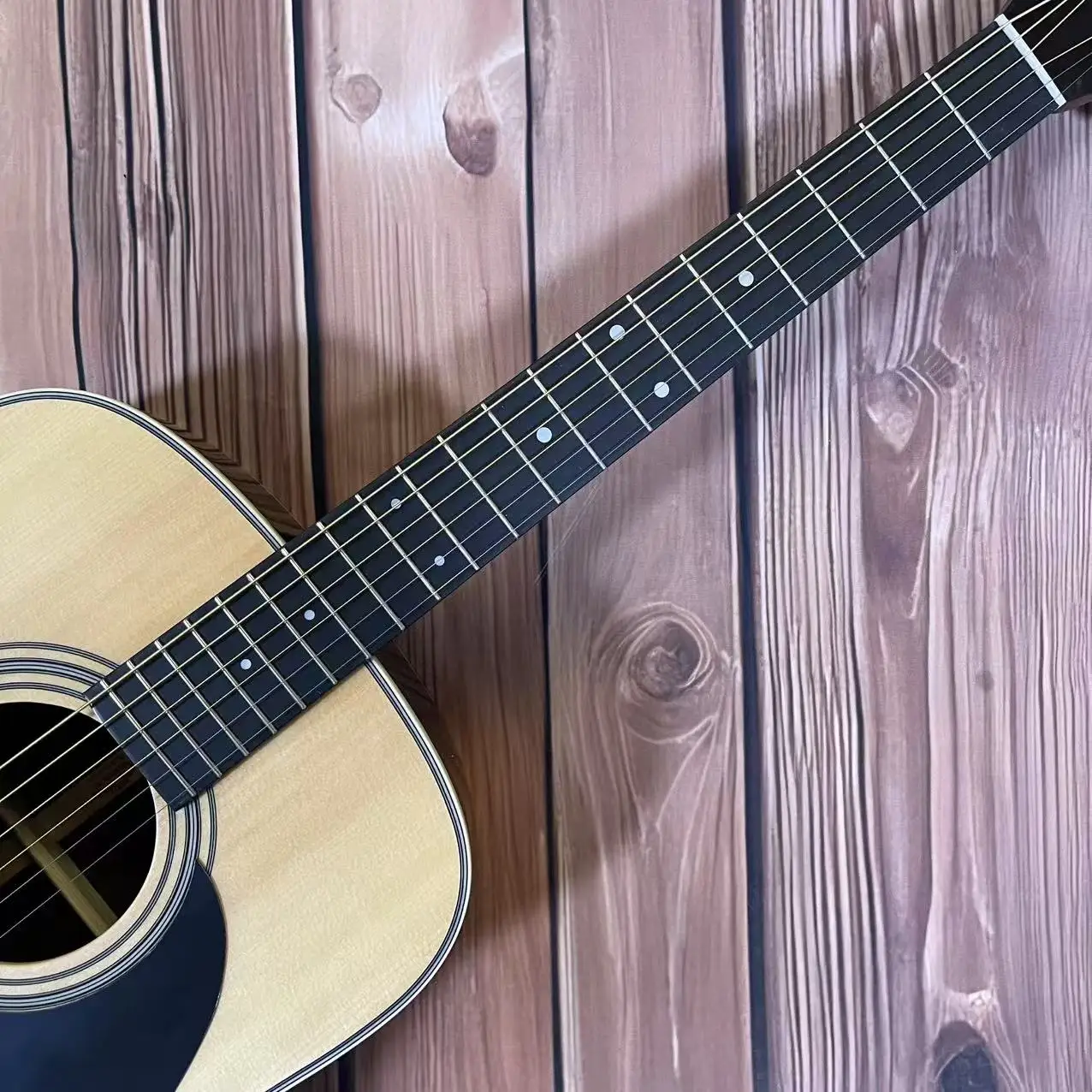 

41-дюймовая акустическая гитара серии D28 с твердым профилем и глянцевой краской