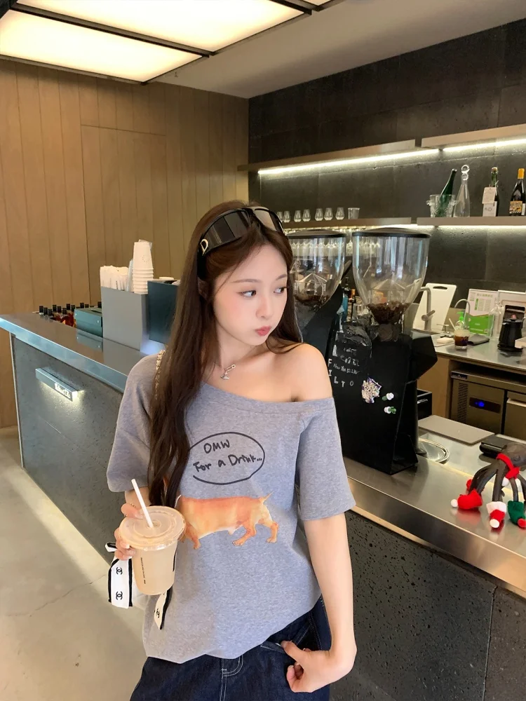 

Женская футболка Sieu Jennie с принтом, открытыми плечами, свободного кроя, с коротким рукавом, повседневная, с креативным узором, летний топ