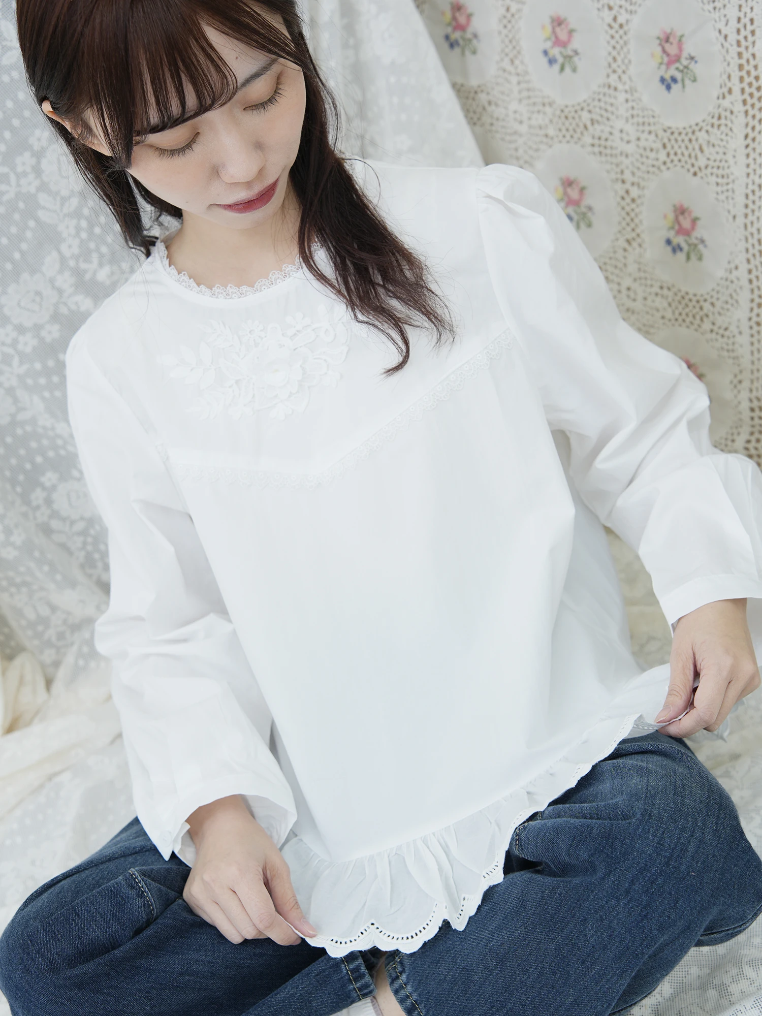 

Annuus Japanese Style Sweet Embroidered Patch 3D Floral White Shirt Women's Loose Fit Cotton Long Sleeve round Neck Top