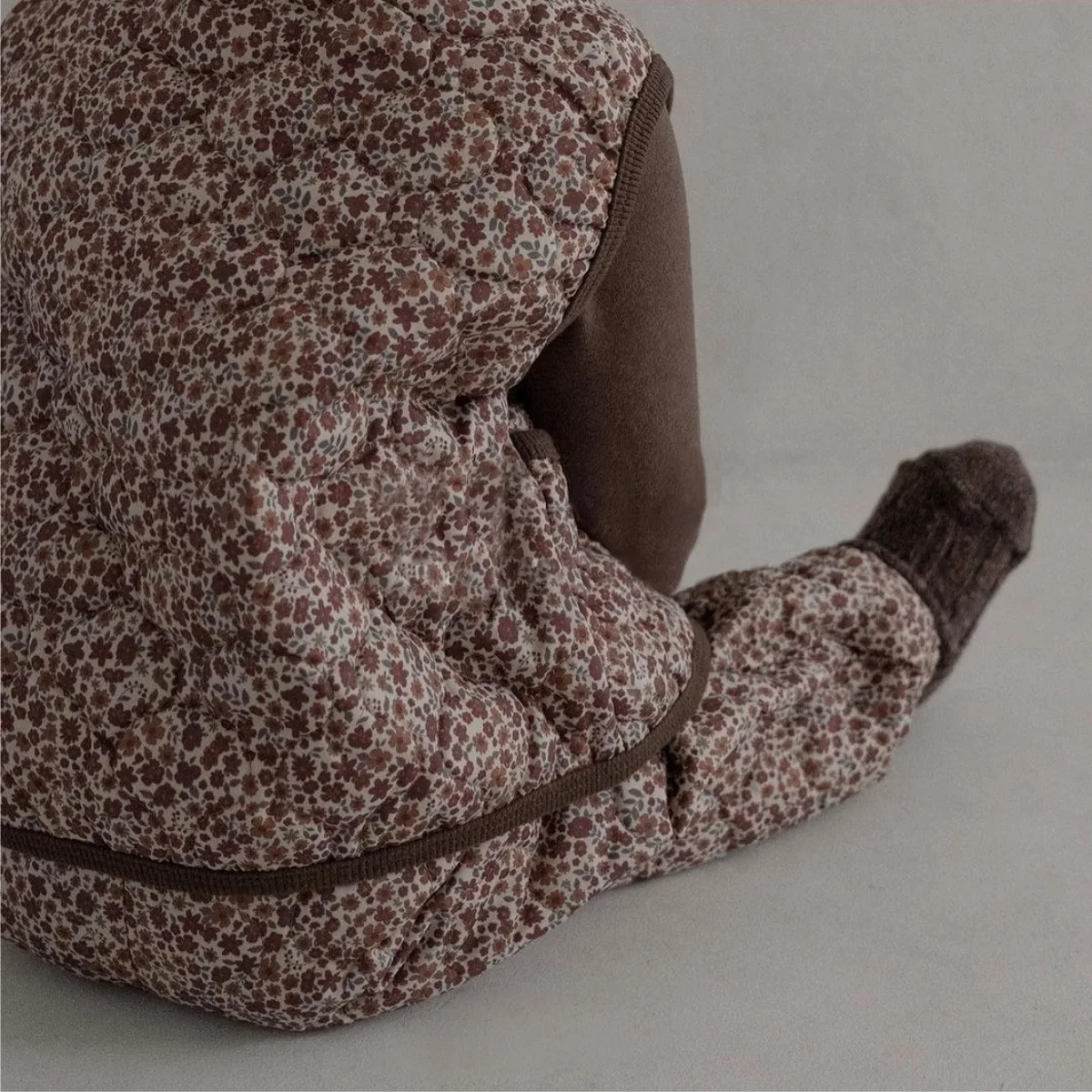 Description Picture 4 of item2025 Winter New Baby Sleeveless Clothes Set Infant Girls Vintage Floral Padded Vest + Pants 2pcs Suit Toddler Thick Warm Outfits