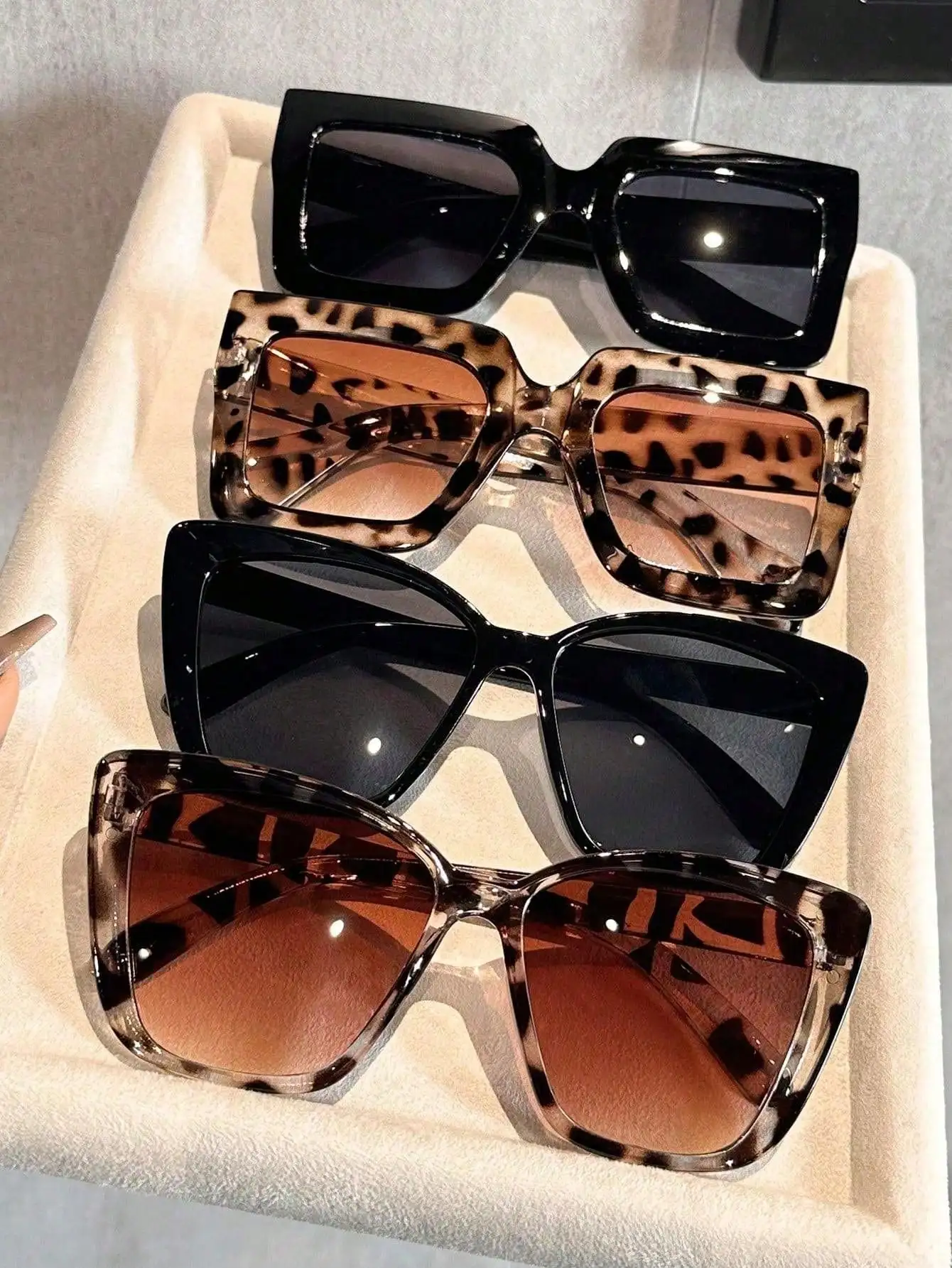 4 Pack Elegant Women’s Fashion Glasses, Classic Bohemian Multi-Functional Stylish Design, Ideal for Street Shooting