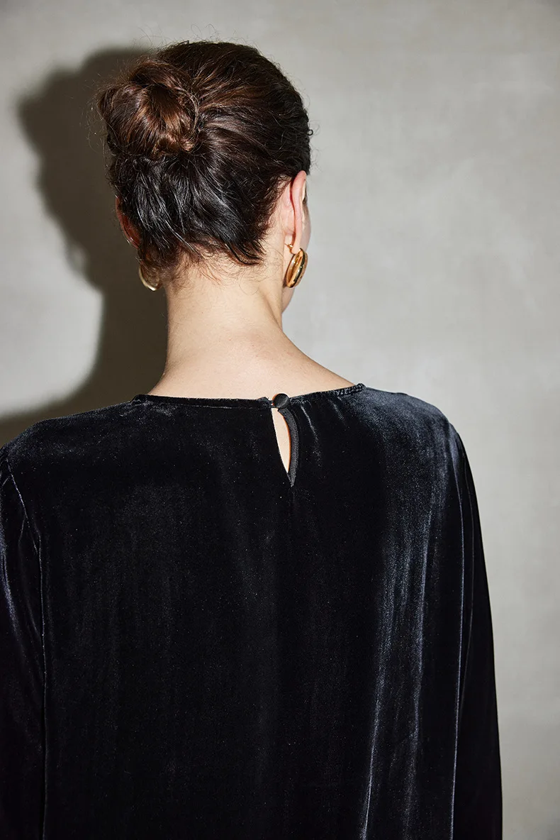 MadBlack-Silk Velvet Elegant T-shirt, Long Sleeve Embroidery, Woman French Retro Commute Loose Top, 2026 Autumn New T64548CC