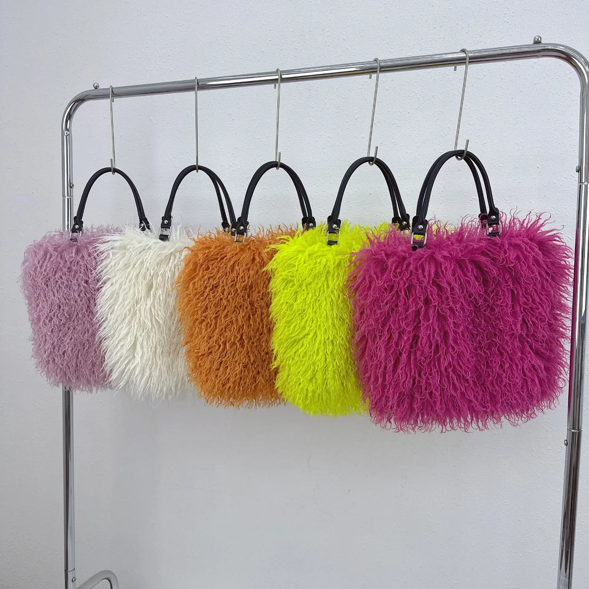 

2025 дизайнерская сумка-тоут из искусственного меха для женщин, роскошные сумки, осенне-зимние плюшевые сумки через плечо, брендовые кошельки для покупок, новинка