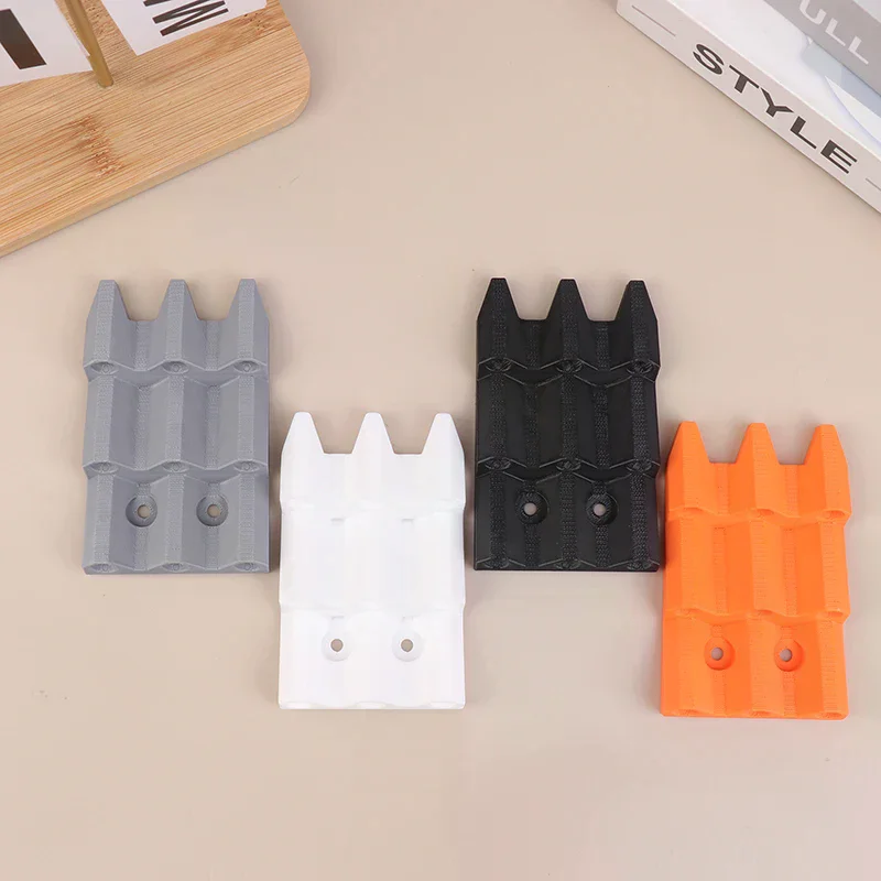 

1 шт. стойка для дротиков, настенное крепление, вмещает 9 дротиков, прочный полипропиленовый органайзер для дротиков для дома, игровой комнаты, подарок для игроков