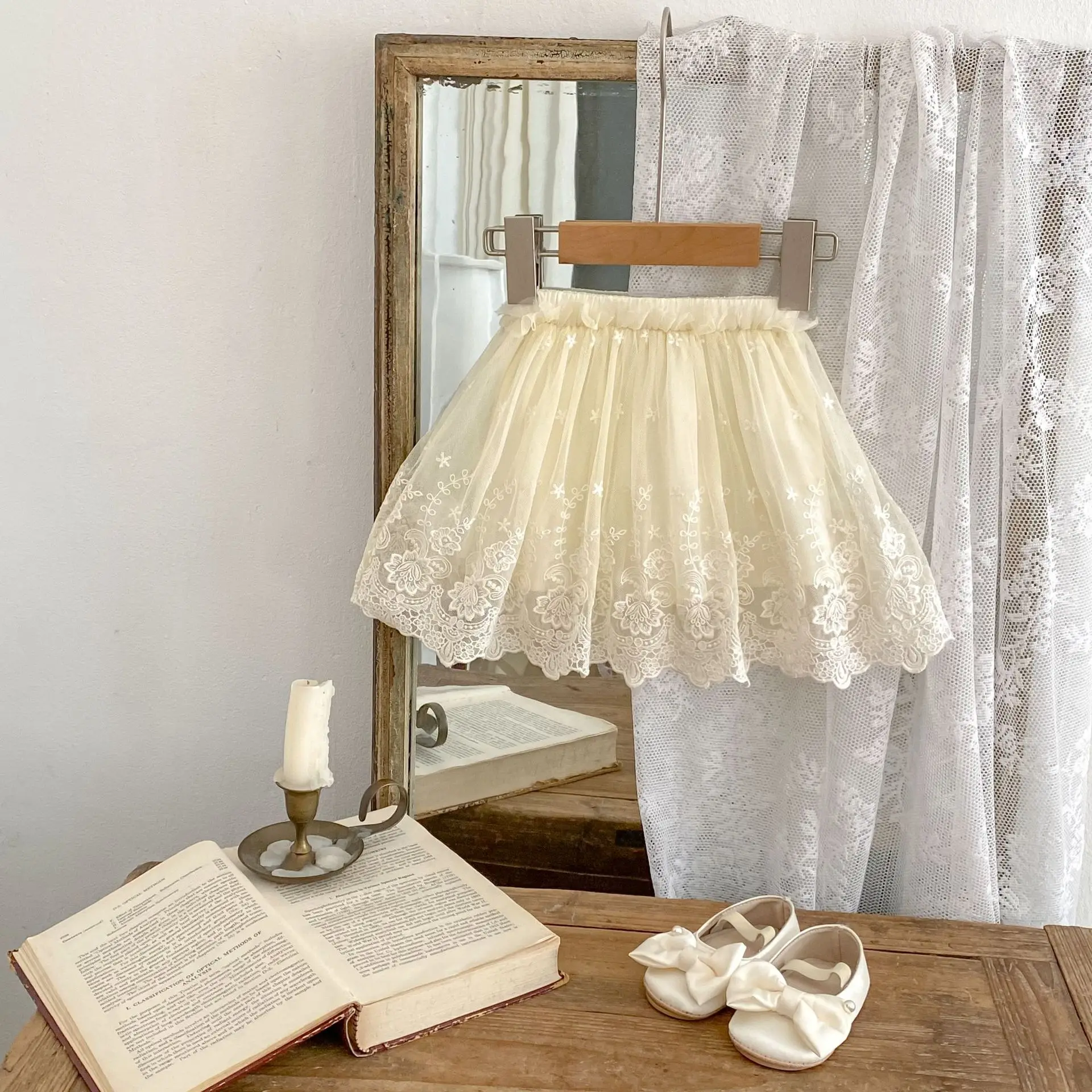 

Autumn new 0-3 year old baby clothing, beautiful baby girl retro lace princess style short skirt cute short skirt