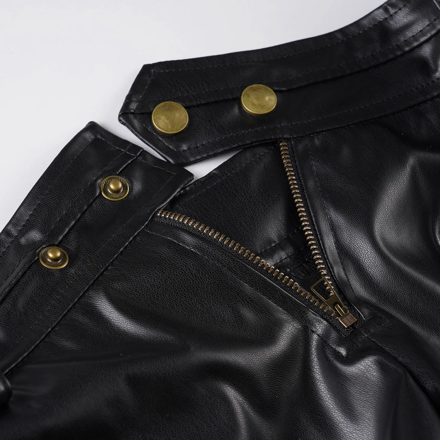 2025, herbst Neue Einfarbig PU Leder Shorts Schwarz Hohe Taille Zipper Tasche Design Gefühl Engen Super Shorts Frauen