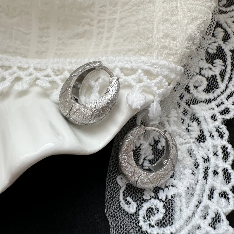 

S925 silver brushed zircon ear buckle, retro fashion simple ear jewelry