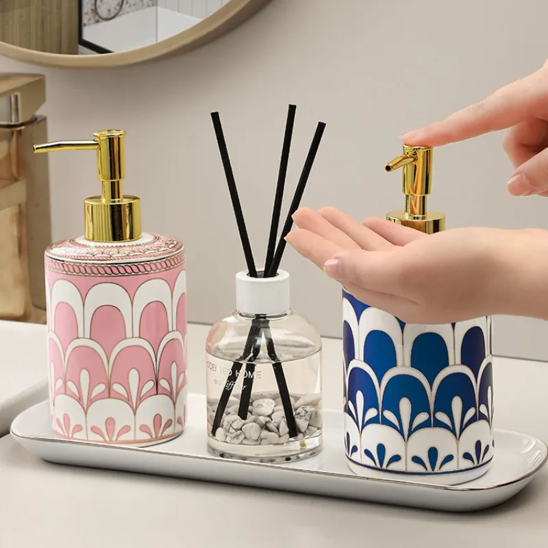 Luxury Gold Plated Ceramic Lotion Bottle Travel Portable Soap Dispenser Bathroom Shampoo Moisture Bottled Bathroom Accessories