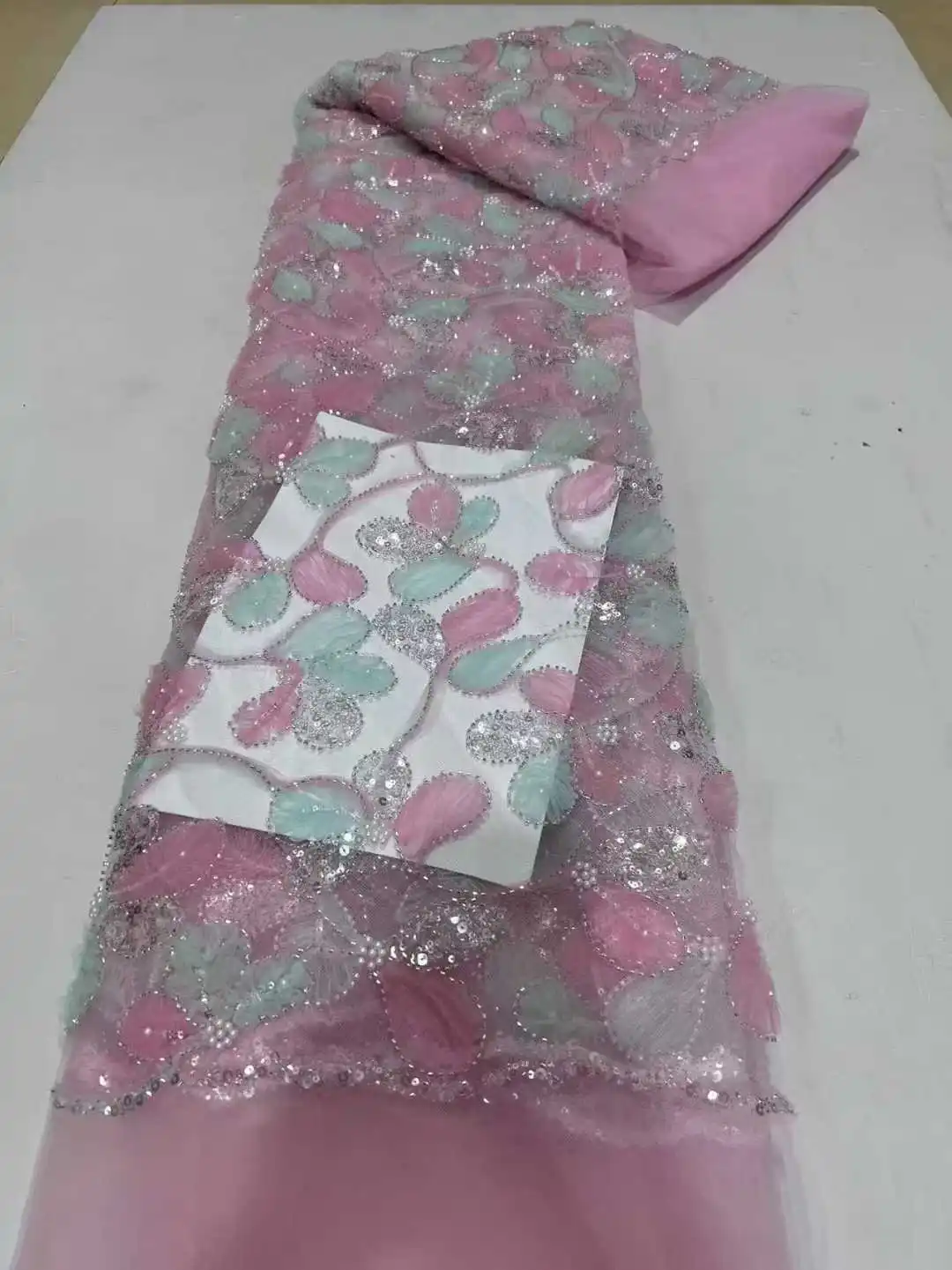 2025 جميل رائجة البيع الأفريقي مطرز أقمشة الدانتيل الفرنسية النيجيري خرز كريستالي الترتر شبكة الدانتيل السيدات فساتين حفلات الزفاف