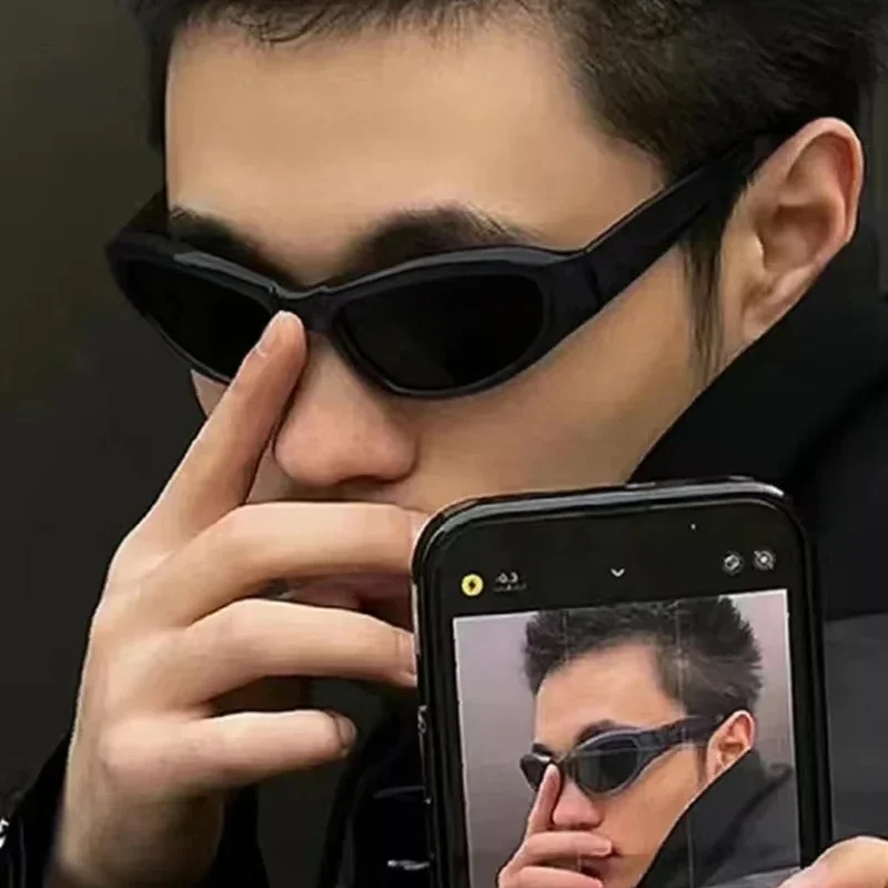 男性と女性のための楕円形のサングラス,スポーツパンク,デザイナー,高級,UV400,カラフルなミラー,ファッショナブル,新しい,y2k